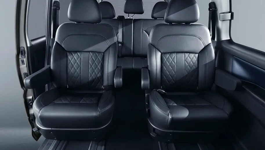 Detalle frontal del Dongfeng Microbus M5 EV 400