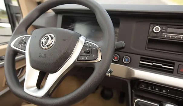 Detalle frontal del Dongfeng Microbus K33