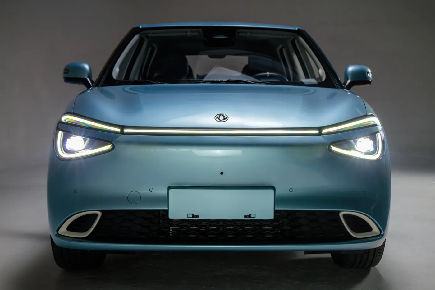 Dongfeng BOX 01 EV 430 vista frontal