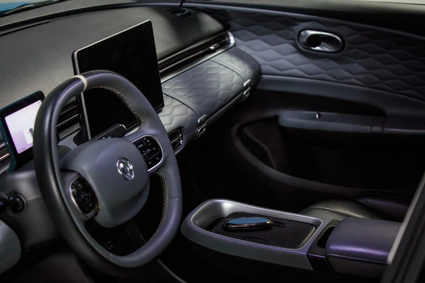 Interior del Dongfeng BOX 01 EV 430 con consola central