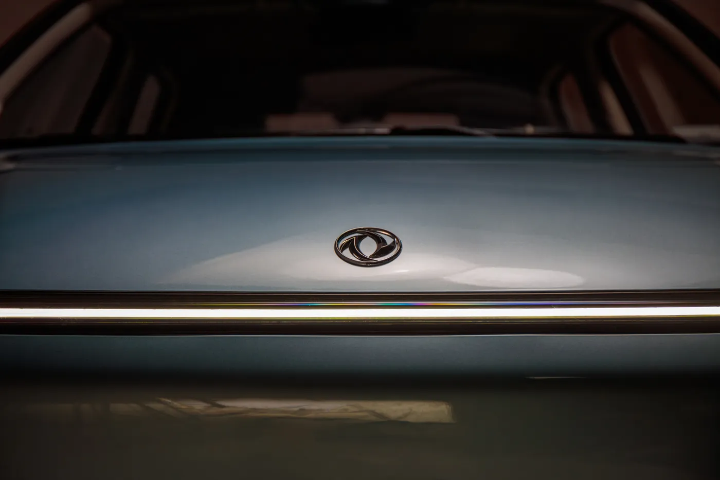 Detalle del capó y emblema del Dongfeng BOX 01 EV 430