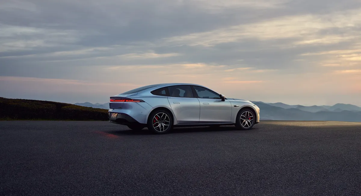 Detalle de diseno del Dongfeng Eπ 007 EV