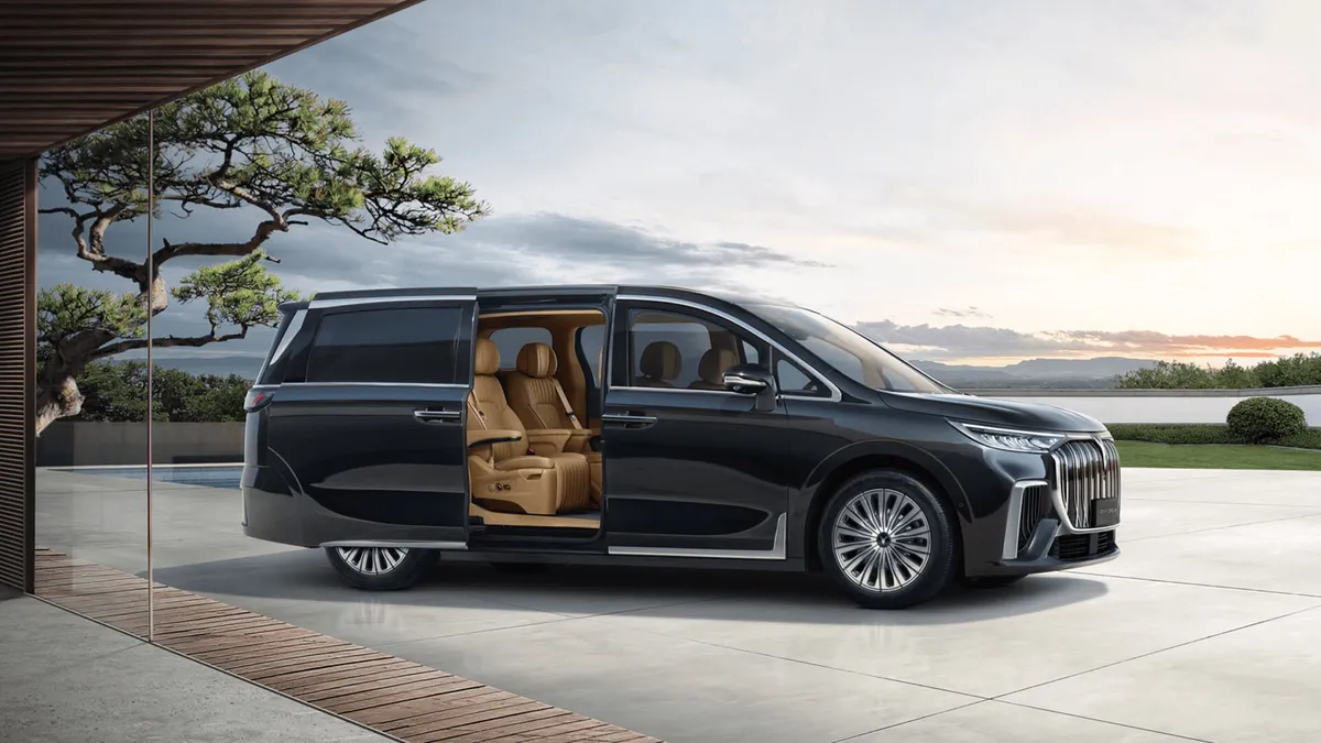 Lateral de Voyah Dream PHEV