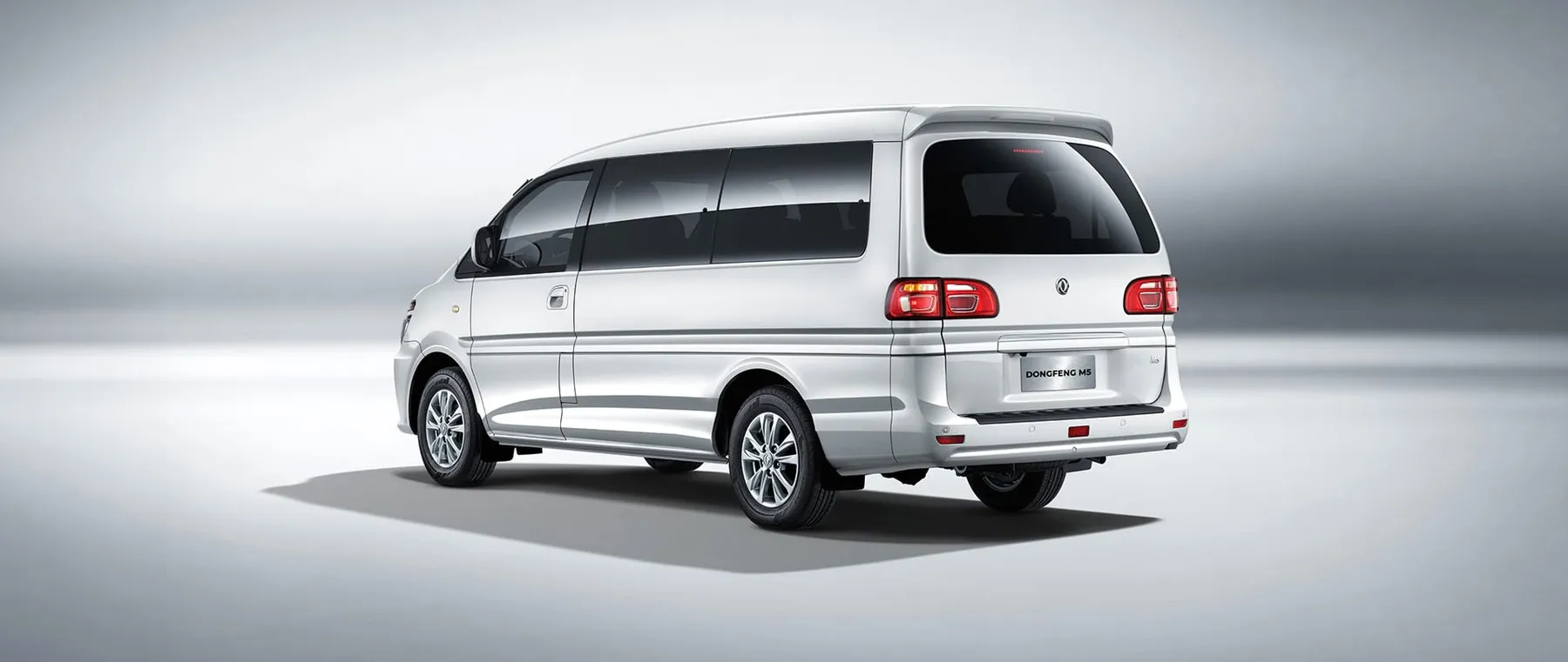 Dongfeng Microbus M5 EV 400 vista principal