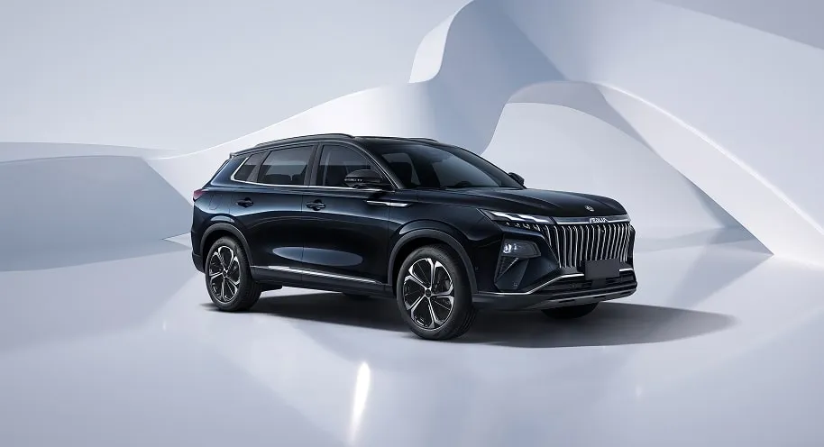 Vista de un vehículo Dongfeng en un entorno urbano como imagen de presentación del blog oficial.