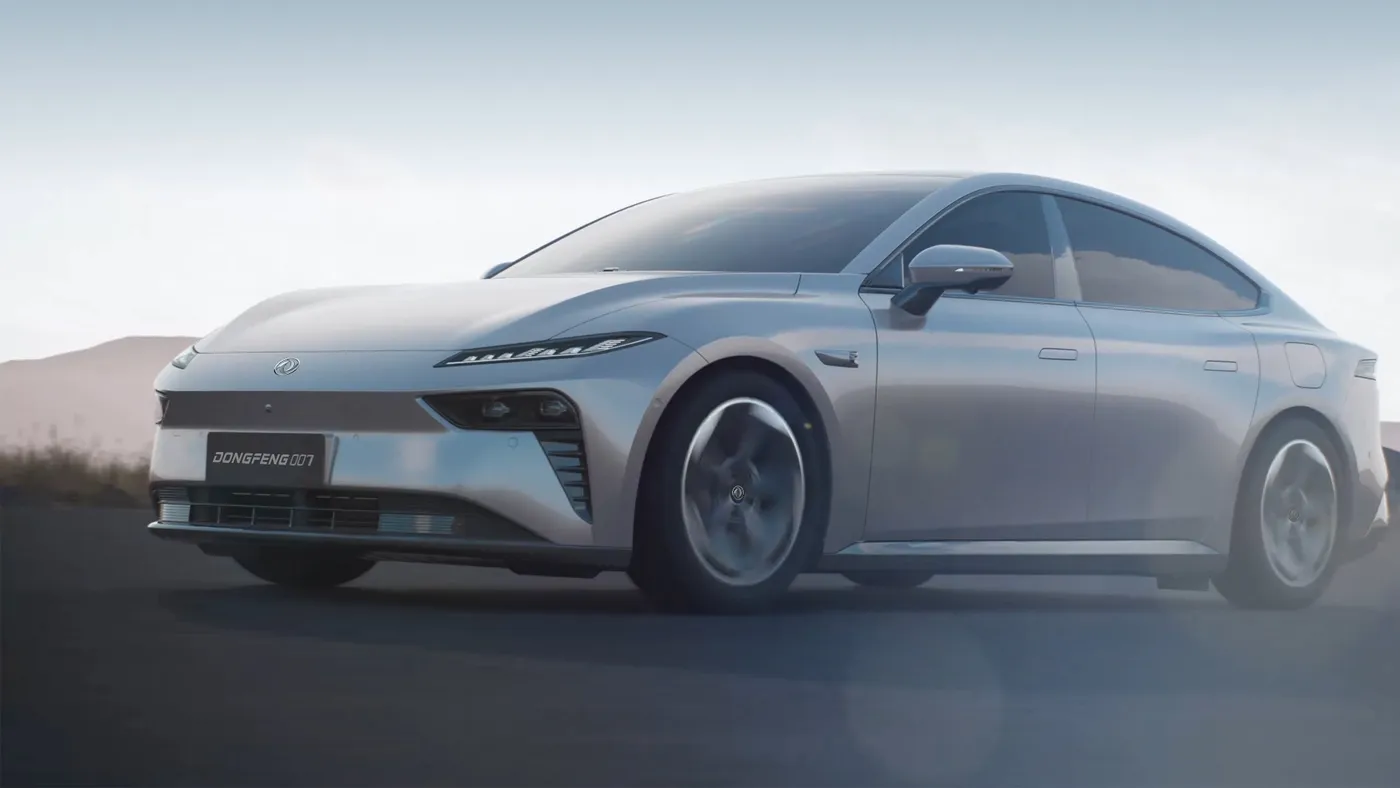 Dongfeng Eπ 007 EV vista lateral