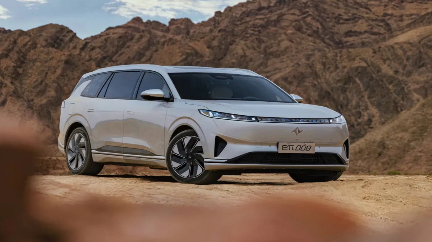 Dongfeng Eπ 008 PHEV en entorno urbano